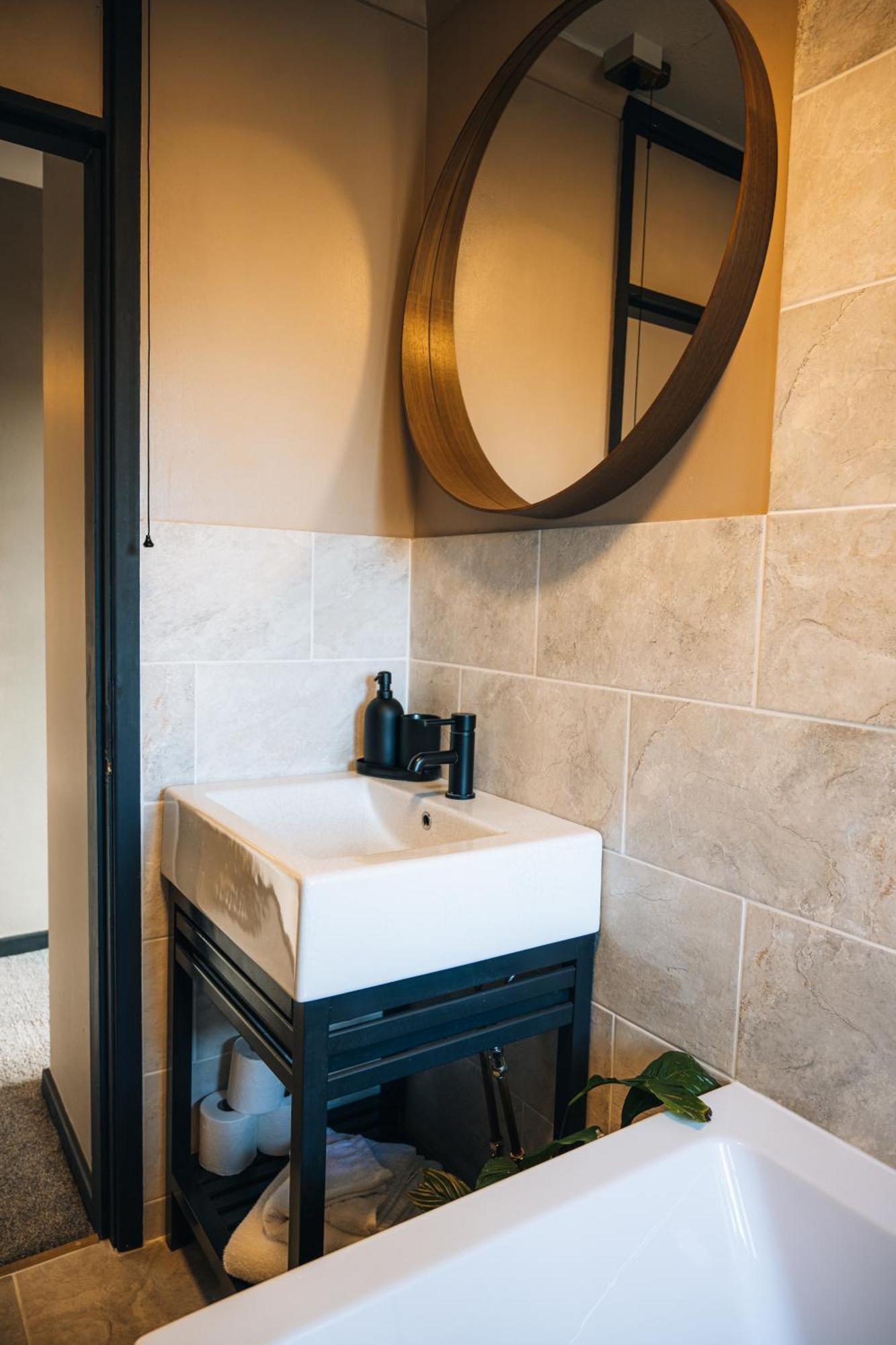 The Hideaway - Stratford Upon Avon - Central - Free Offstreet Parking - 2 Bedroom Luxury Apartment Exterior photo